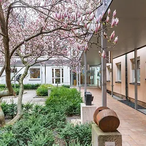 hotel-der-akademie-c-pirckheimer-haus.nuremberg-hotels.org/